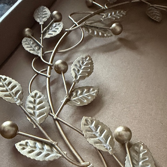 Golden Berry Metal Wreath - Picture 4 of 6